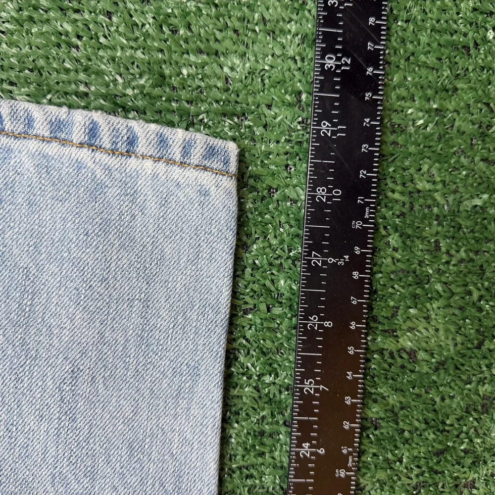 Vintage Distressed Levis 550 Relaxed Fit Light Wash Jeans Mens 33x30 Blue Denim